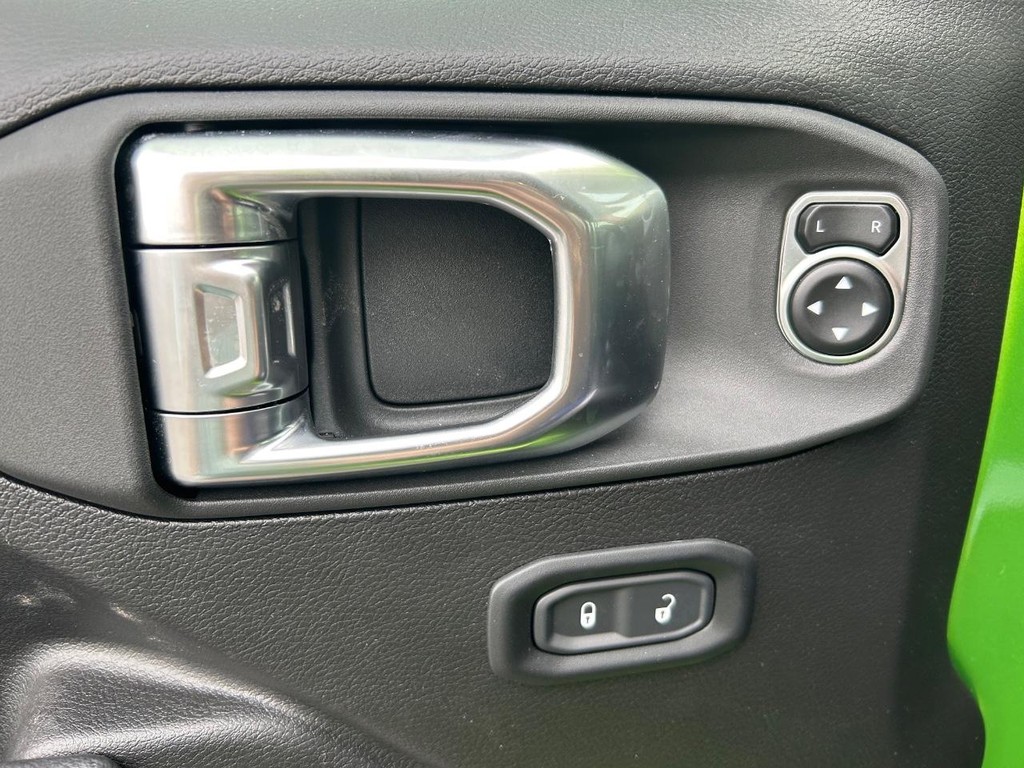 Jeep Wrangler Vehicle Full-screen Gallery Image 4