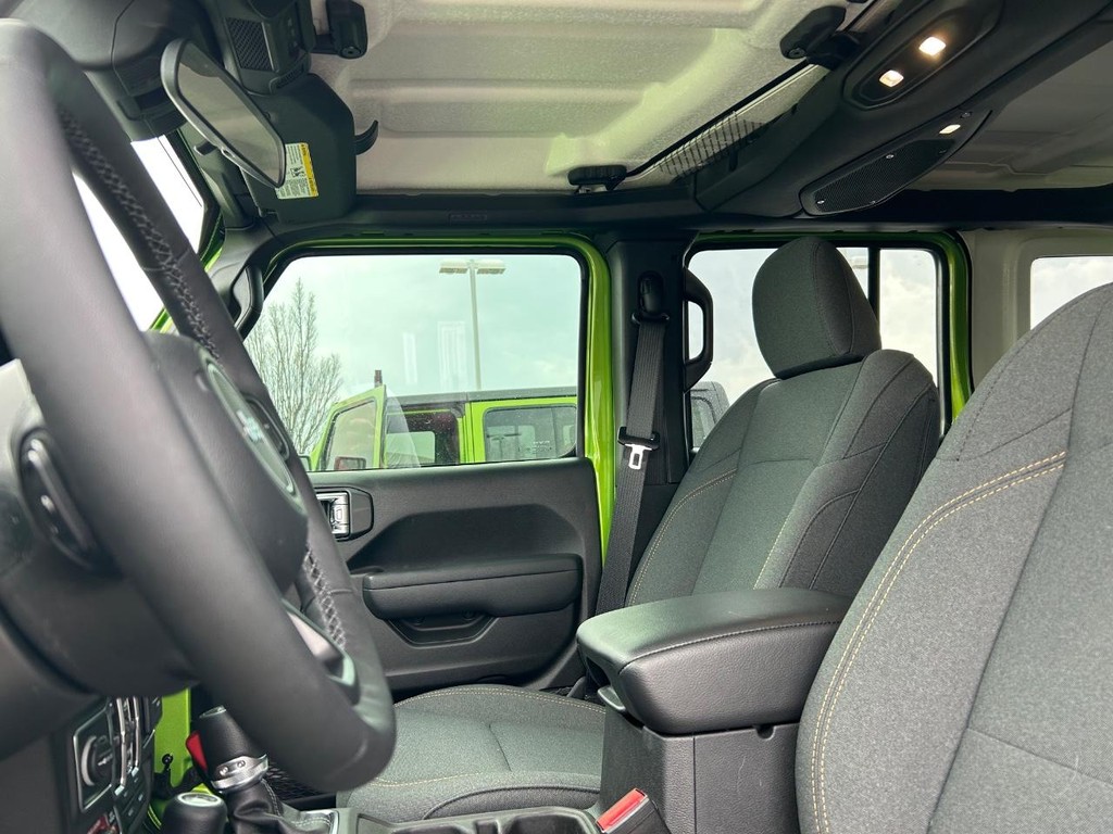 Jeep Wrangler Vehicle Full-screen Gallery Image 5