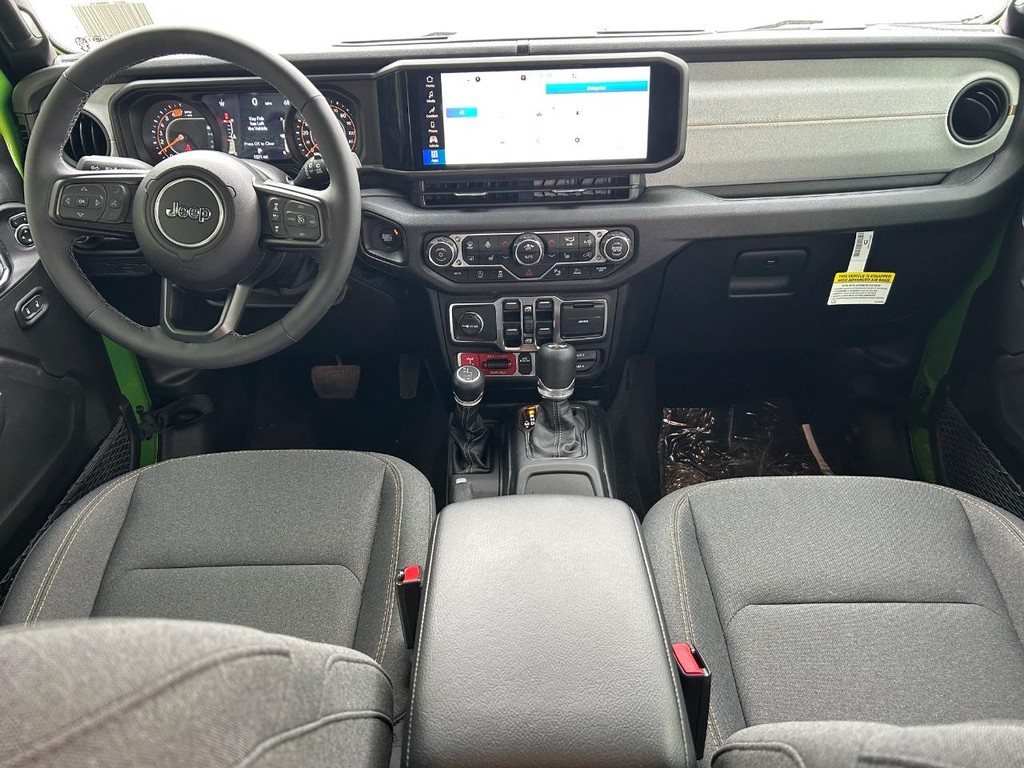 Jeep Wrangler Vehicle Full-screen Gallery Image 12