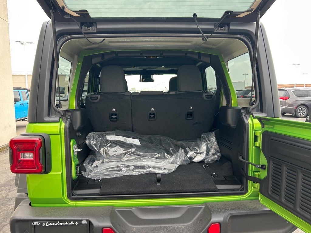 Jeep Wrangler Vehicle Full-screen Gallery Image 15