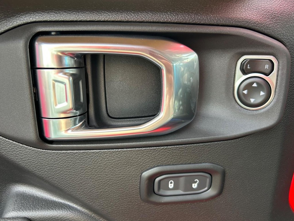 Jeep Wrangler Vehicle Full-screen Gallery Image 4