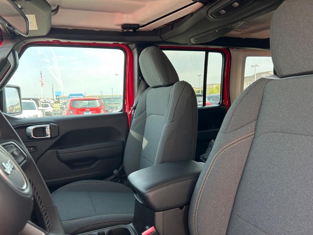 Jeep Wrangler Vehicle Full-screen Gallery Image 5