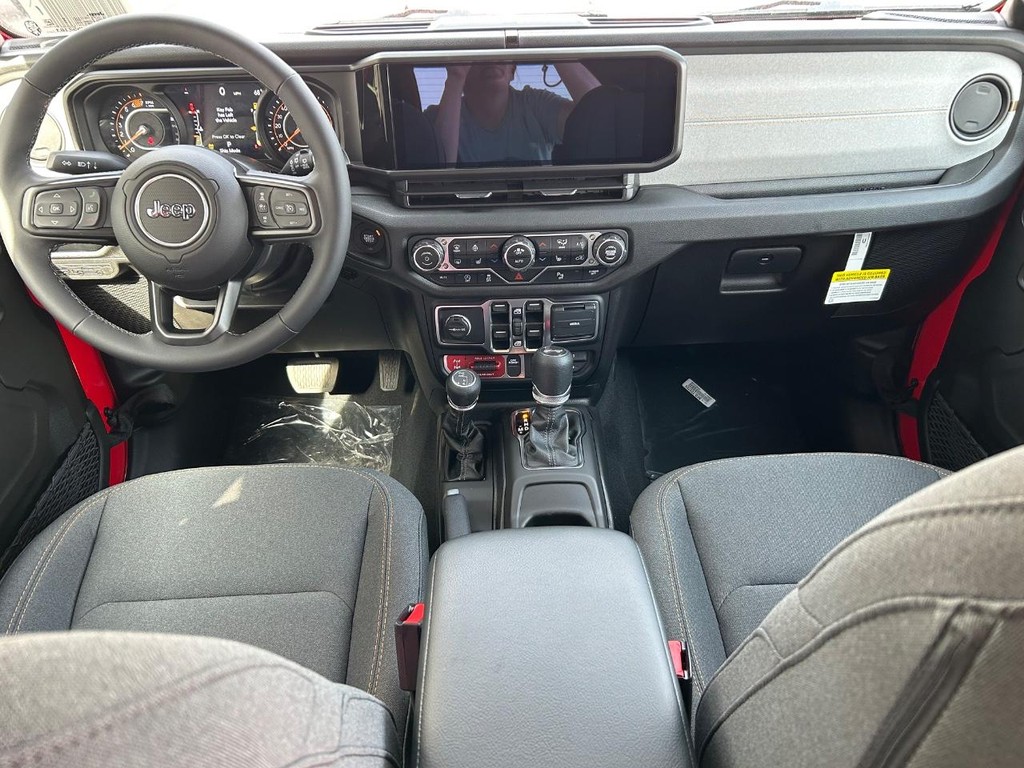 Jeep Wrangler Vehicle Full-screen Gallery Image 11