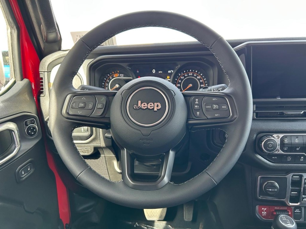 Jeep Wrangler Vehicle Full-screen Gallery Image 12