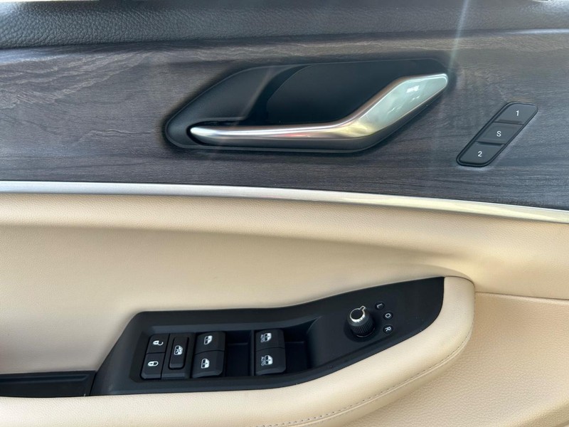 Jeep Grand Cherokee Vehicle Full-screen Gallery Image 5