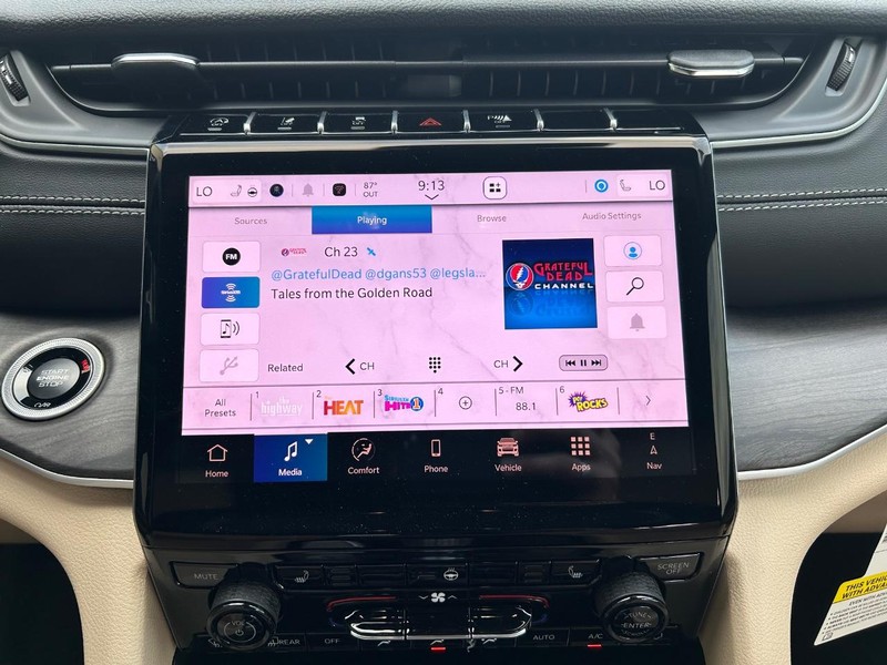 Jeep Grand Cherokee Vehicle Full-screen Gallery Image 15