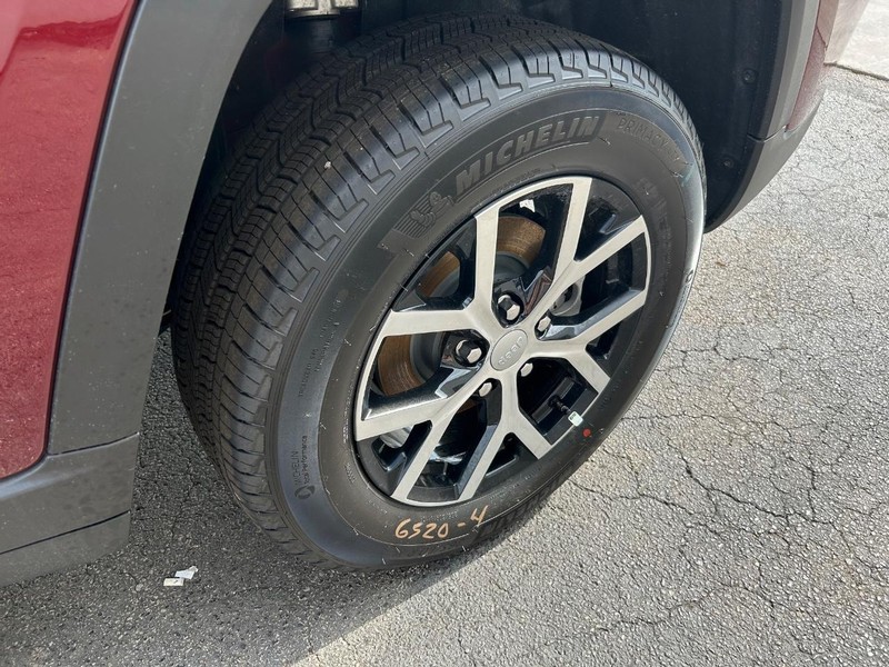 Jeep Grand Cherokee Vehicle Full-screen Gallery Image 17