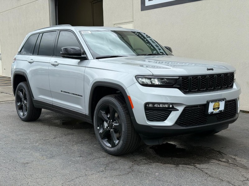 Jeep Grand Cherokee Vehicle Full-screen Gallery Image 2