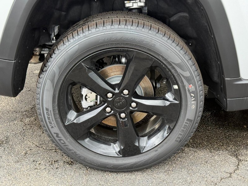 Jeep Grand Cherokee Vehicle Full-screen Gallery Image 4