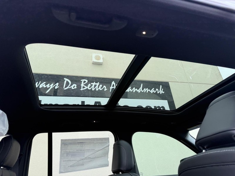 Jeep Grand Cherokee Vehicle Full-screen Gallery Image 6