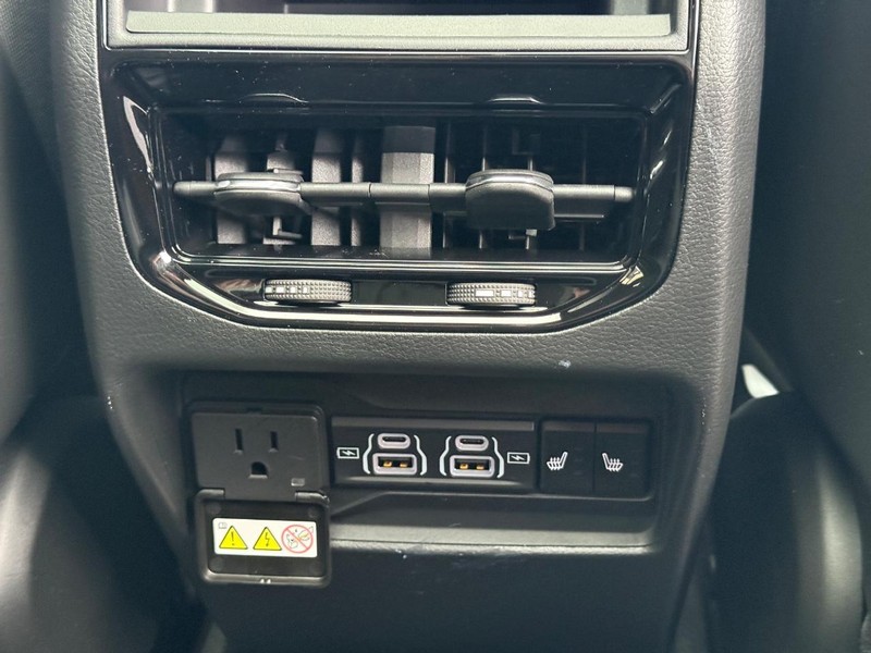 Jeep Grand Cherokee Vehicle Full-screen Gallery Image 7