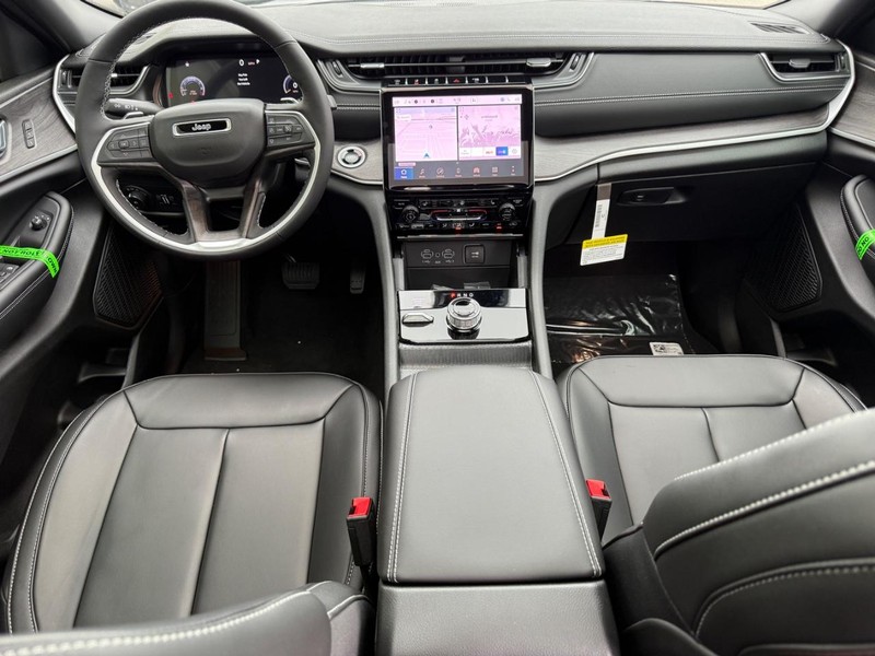 Jeep Grand Cherokee Vehicle Full-screen Gallery Image 8