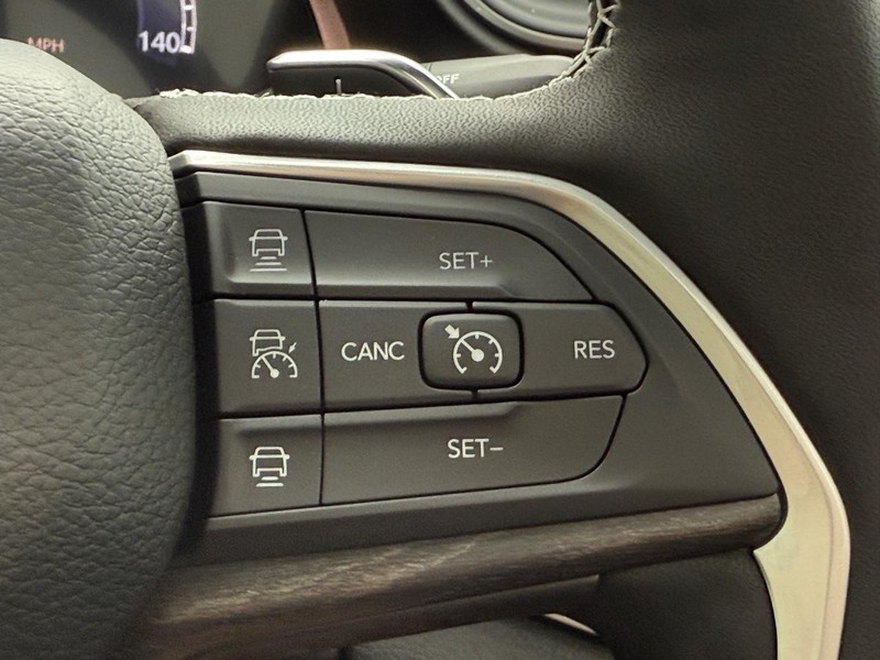 Jeep Grand Cherokee Vehicle Full-screen Gallery Image 11