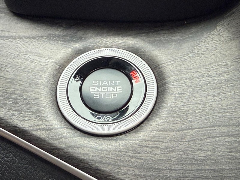 Jeep Grand Cherokee Vehicle Full-screen Gallery Image 12