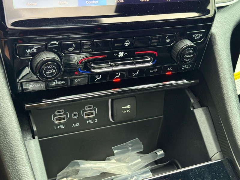 Jeep Grand Cherokee Vehicle Full-screen Gallery Image 16