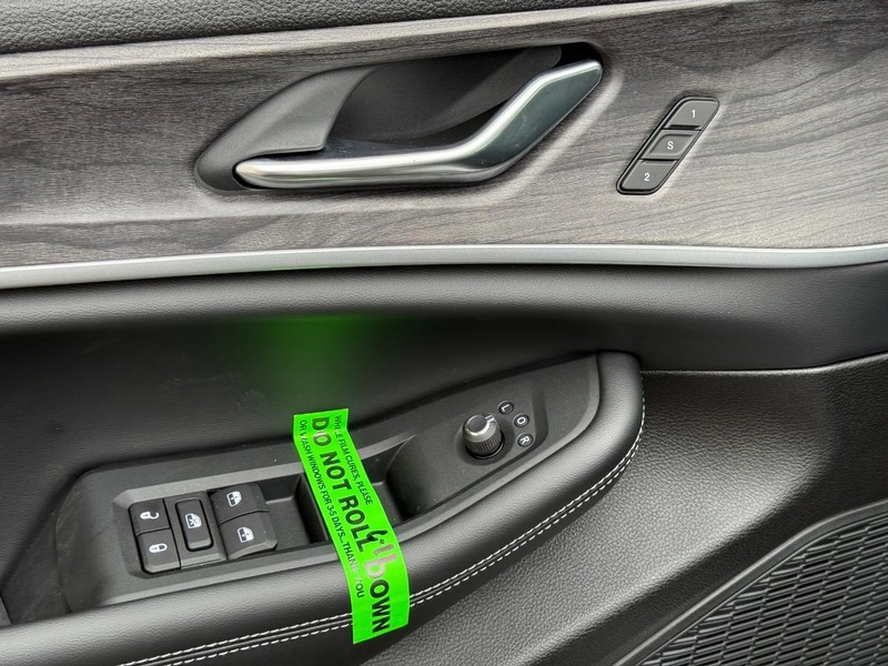 Jeep Grand Cherokee Vehicle Full-screen Gallery Image 19