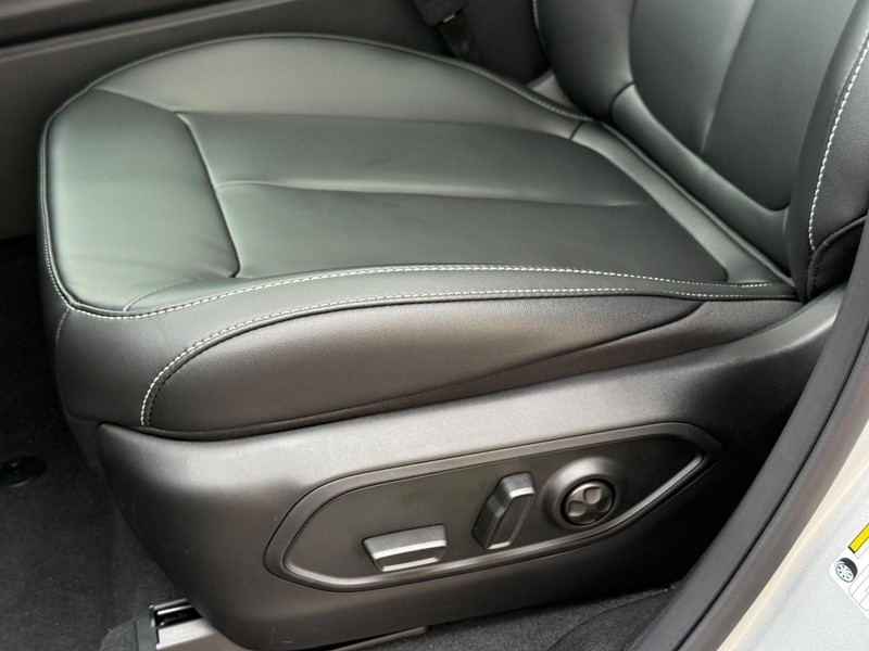 Jeep Grand Cherokee Vehicle Full-screen Gallery Image 20