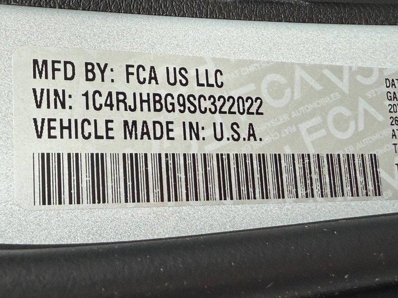 Jeep Grand Cherokee Vehicle Full-screen Gallery Image 21