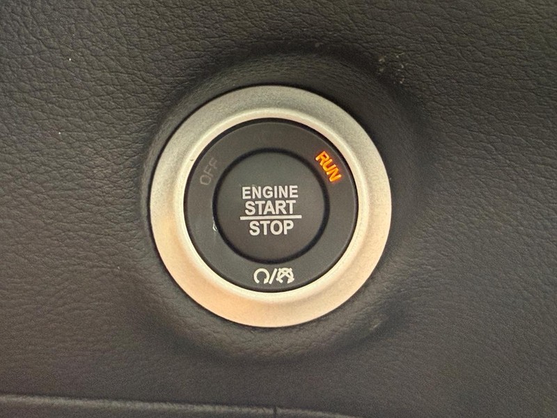 Chrysler Pacifica Vehicle Full-screen Gallery Image 11