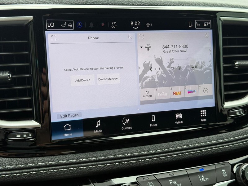 Chrysler Pacifica Vehicle Full-screen Gallery Image 12