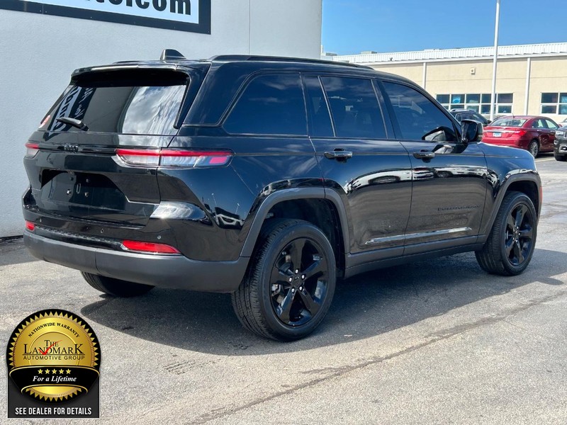 Jeep Grand Cherokee Vehicle Full-screen Gallery Image 3