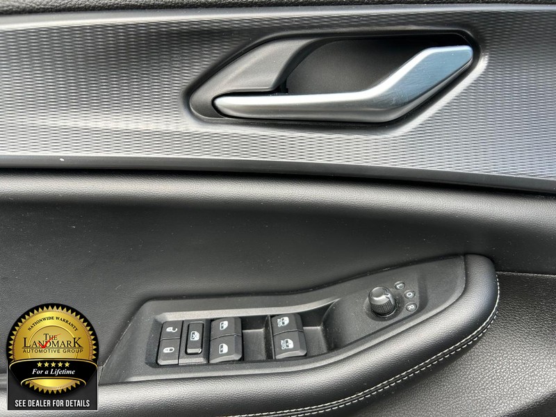 Jeep Grand Cherokee Vehicle Full-screen Gallery Image 8