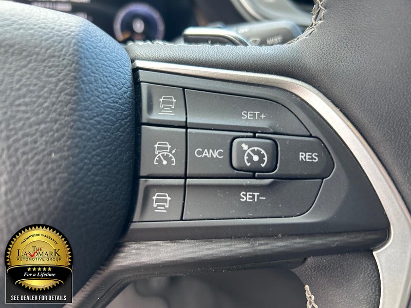 Jeep Grand Cherokee Vehicle Full-screen Gallery Image 11