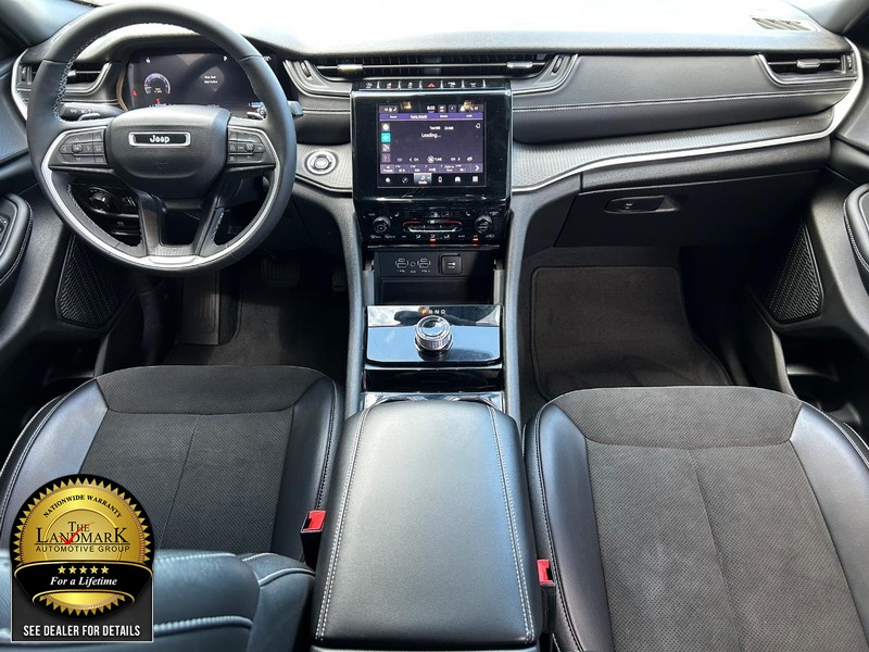 Jeep Grand Cherokee Vehicle Full-screen Gallery Image 16