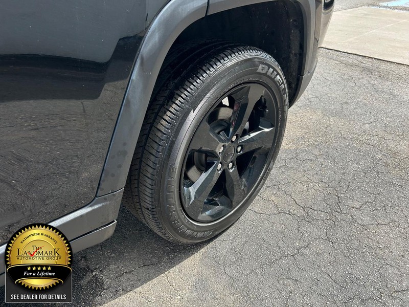 Jeep Grand Cherokee Vehicle Full-screen Gallery Image 20