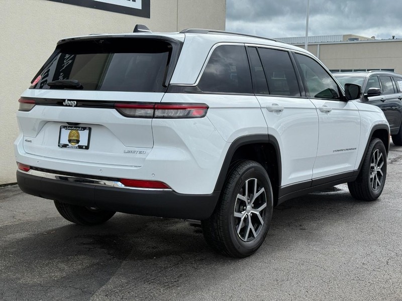 Jeep Grand Cherokee Vehicle Full-screen Gallery Image 3