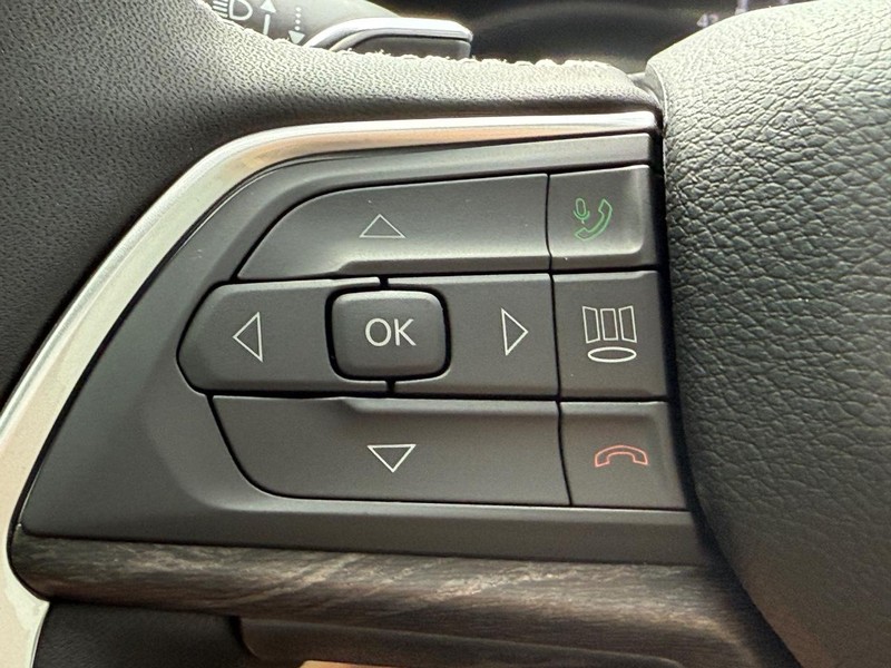 Jeep Grand Cherokee Vehicle Full-screen Gallery Image 10