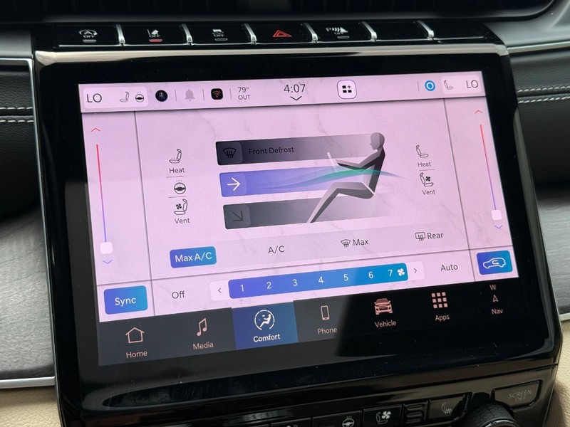 Jeep Grand Cherokee Vehicle Full-screen Gallery Image 14