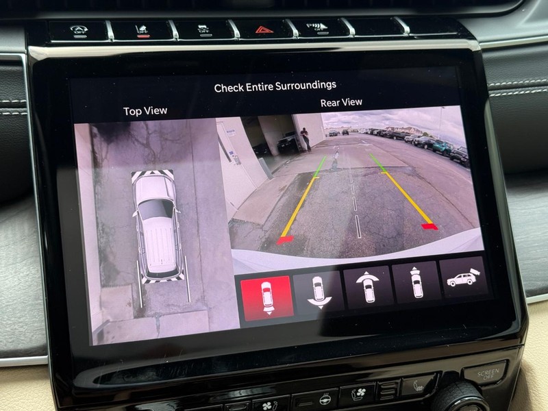 Jeep Grand Cherokee Vehicle Full-screen Gallery Image 15