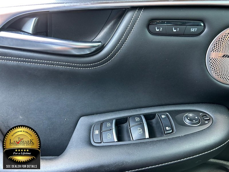 INFINITI QX55 Vehicle Full-screen Gallery Image 8