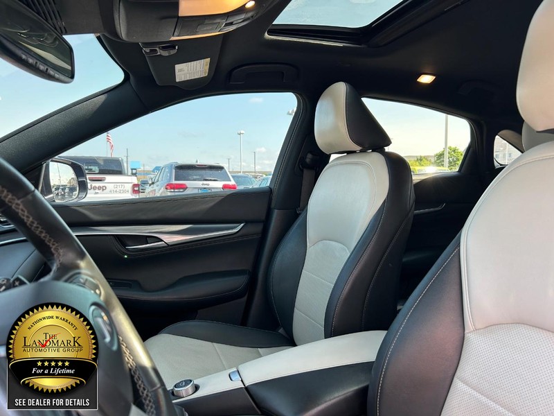 INFINITI QX55 Vehicle Full-screen Gallery Image 9