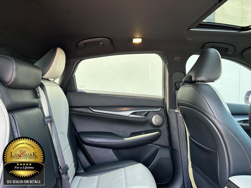 INFINITI QX55 Vehicle Full-screen Gallery Image 16