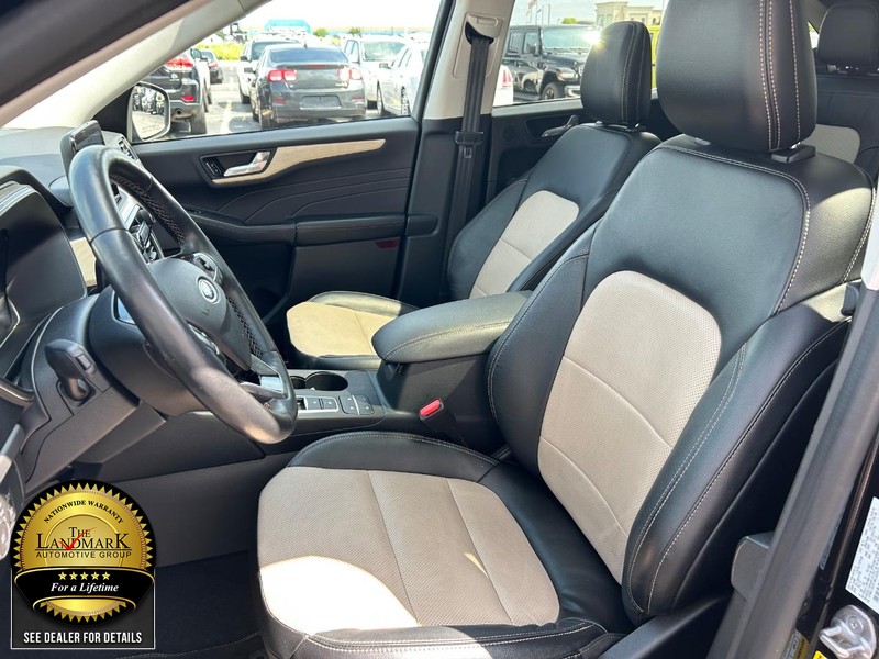 Ford Escape Vehicle Full-screen Gallery Image 9