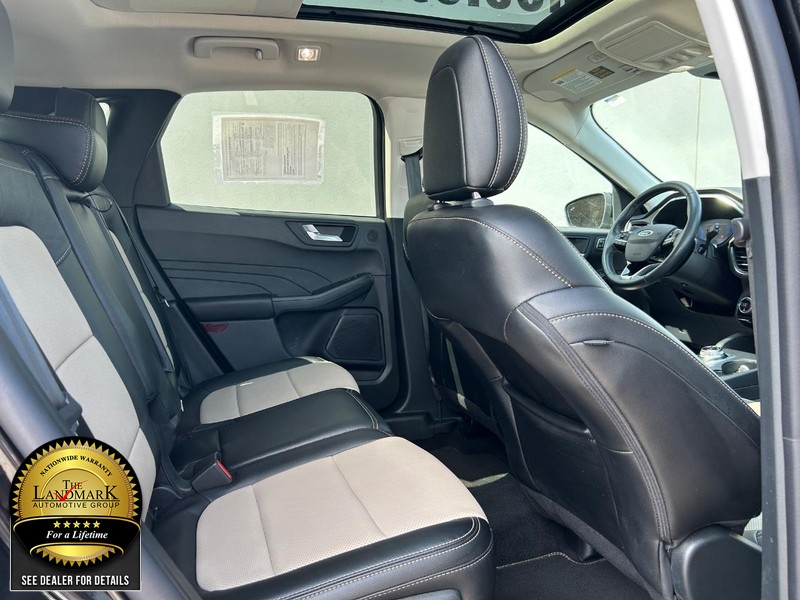 Ford Escape Vehicle Full-screen Gallery Image 16