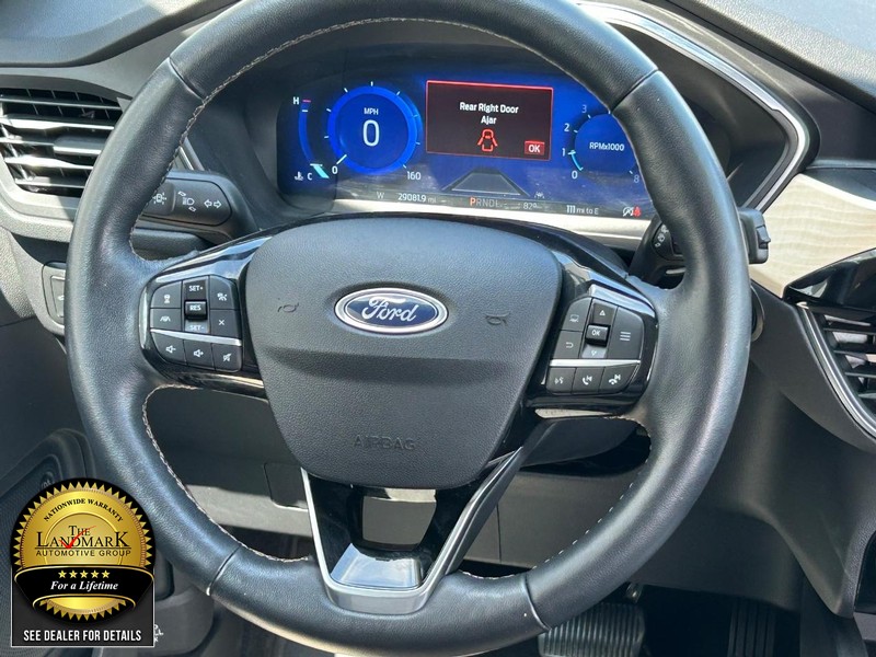 Ford Escape Vehicle Full-screen Gallery Image 18