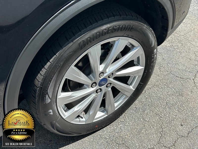 Ford Escape Vehicle Full-screen Gallery Image 21