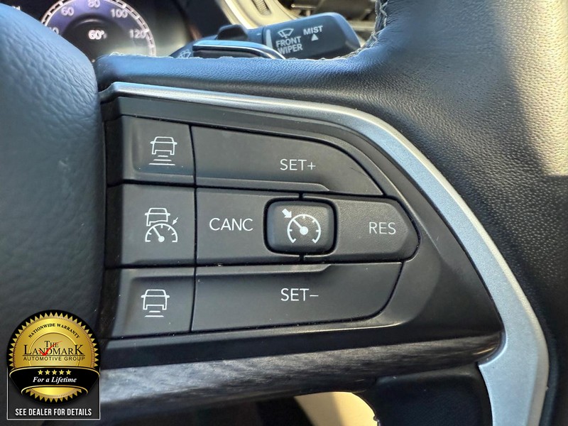 Jeep Grand Cherokee L Vehicle Full-screen Gallery Image 11