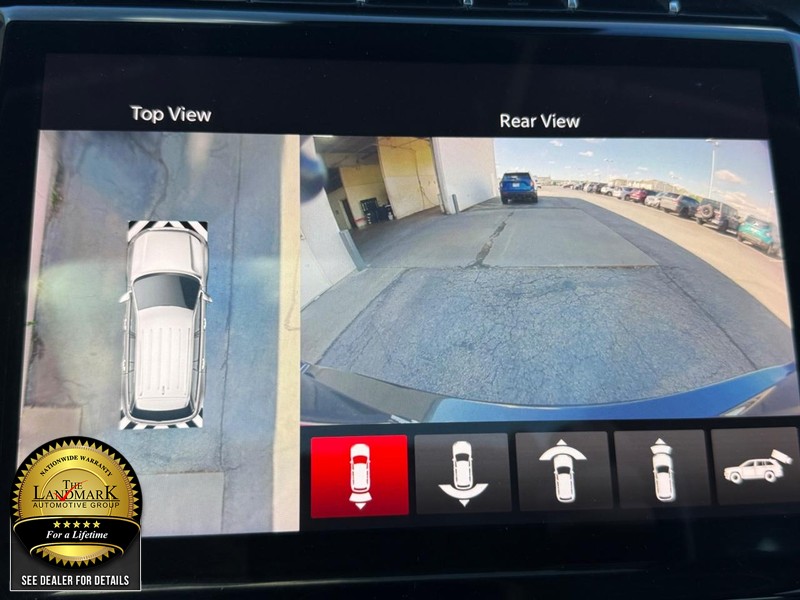 Jeep Grand Cherokee L Vehicle Full-screen Gallery Image 13