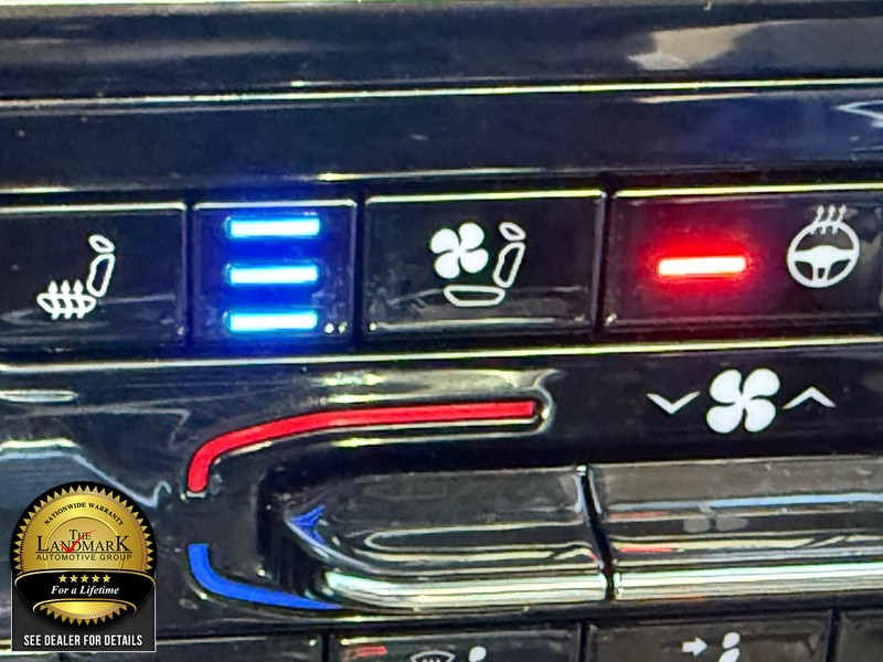 Jeep Grand Cherokee L Vehicle Full-screen Gallery Image 14