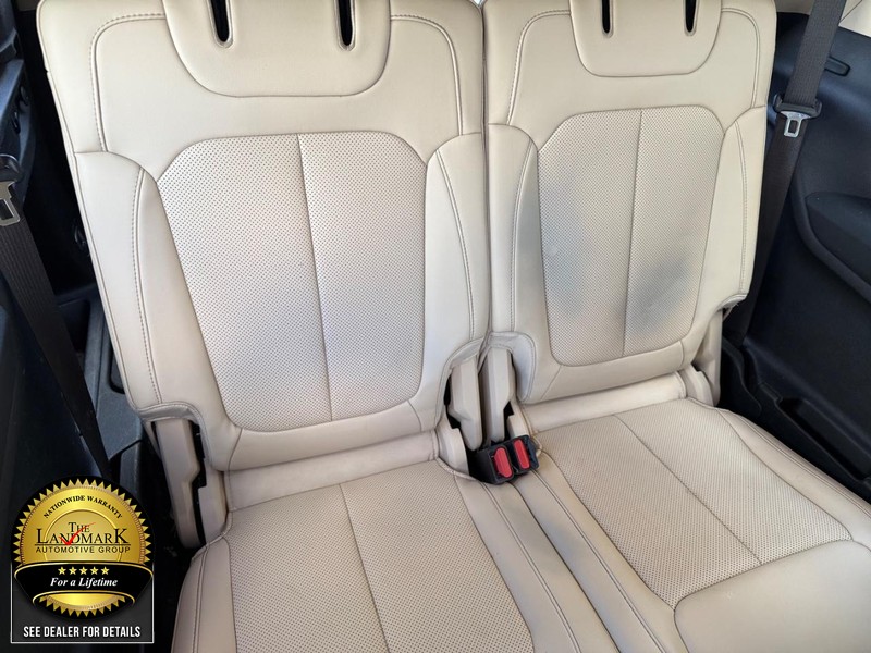 Jeep Grand Cherokee L Vehicle Full-screen Gallery Image 18