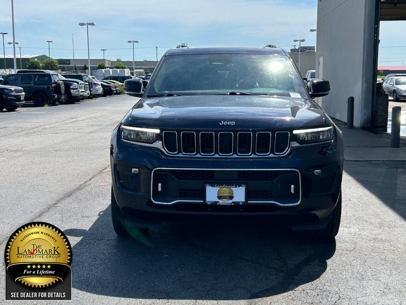 Jeep Grand Cherokee L Vehicle Full-screen Gallery Image 4