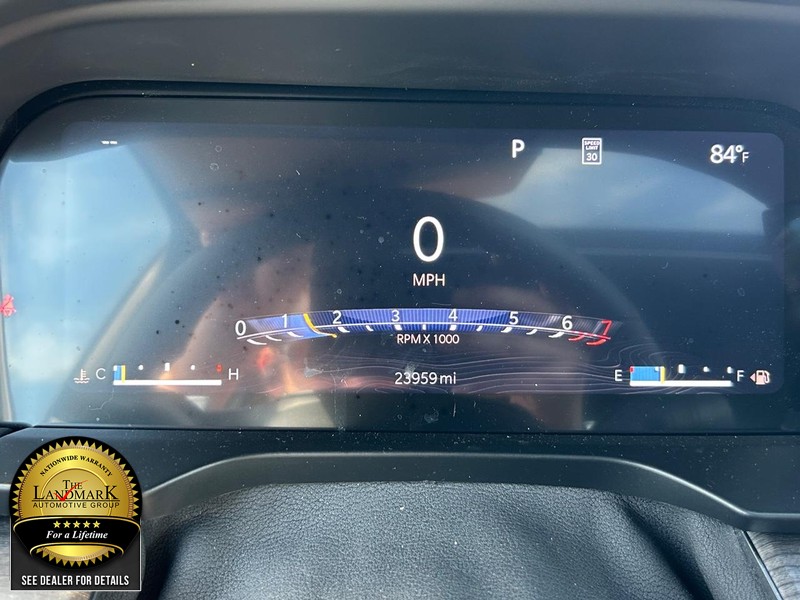 Jeep Grand Cherokee L Vehicle Full-screen Gallery Image 12