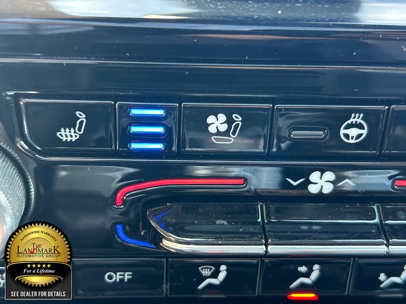 Jeep Grand Cherokee L Vehicle Full-screen Gallery Image 13