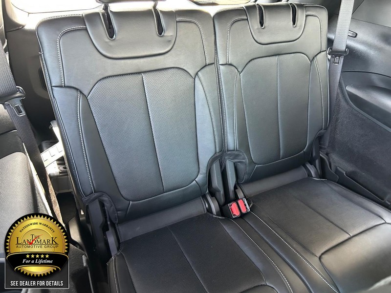 Jeep Grand Cherokee L Vehicle Full-screen Gallery Image 17