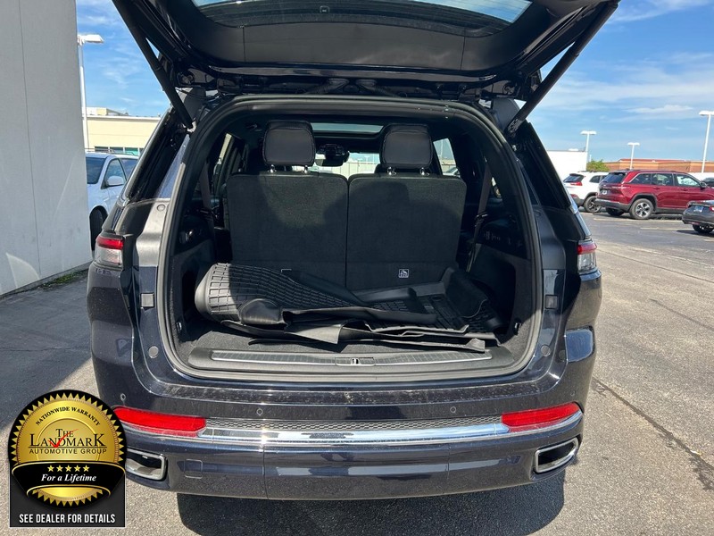 Jeep Grand Cherokee L Vehicle Full-screen Gallery Image 21