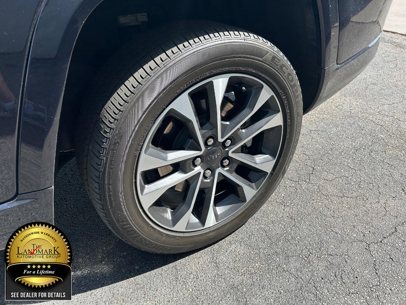 Jeep Grand Cherokee L Vehicle Full-screen Gallery Image 22